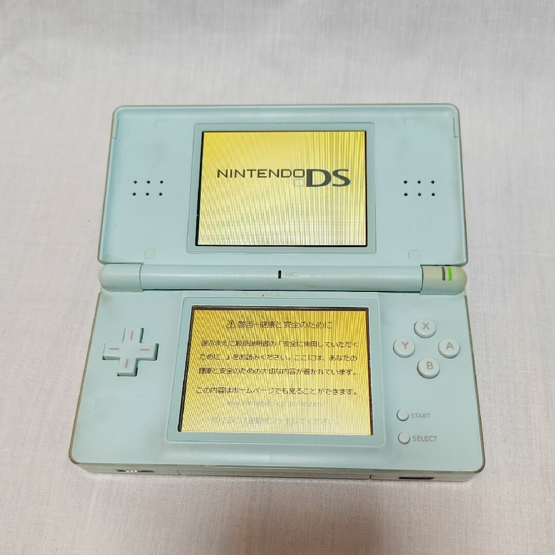 任天堂(ニンテンドウ)のNINTENDO DS Lite　アイスブルー エンタメ/ホビーのゲームソフト/ゲーム機本体(携帯用ゲーム機本体)の商品写真
