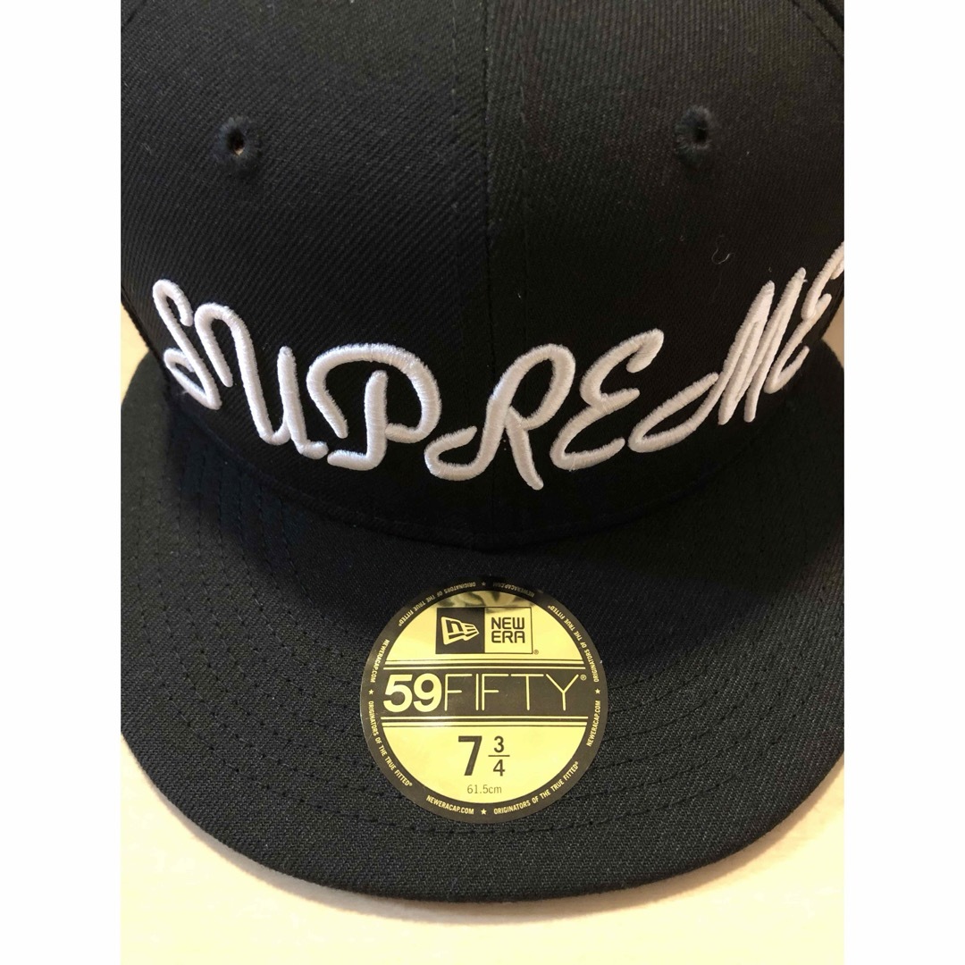 Supreme(シュプリーム)のシュプリーム　Script New Era　黒3/4 メンズの帽子(キャップ)の商品写真