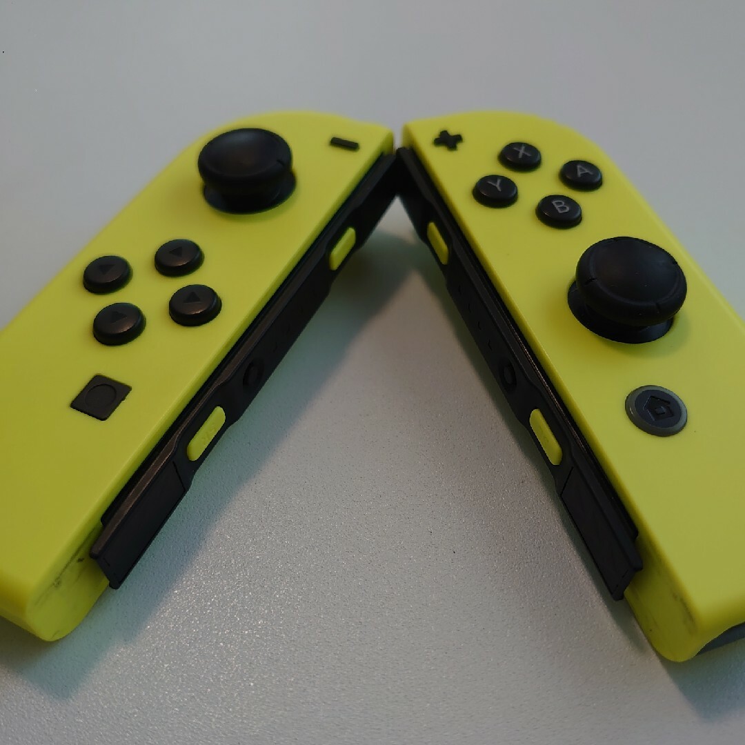 Nintendo Switch(ニンテンドースイッチ)の純正Switchジョイコン　ジャンク品 エンタメ/ホビーのゲームソフト/ゲーム機本体(家庭用ゲーム機本体)の商品写真