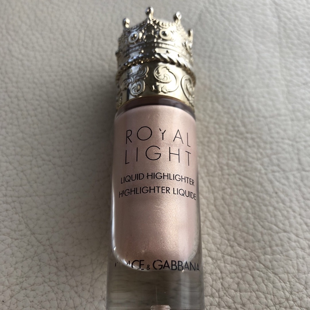 DOLCE & GABBANA BEAUTY(ドルチェアンドガッバーナビューティ)のドルチェ&ガッバーナ　ロイヤルライト　リキッドハイライター　Rosy Gold コスメ/美容のベースメイク/化粧品(フェイスカラー)の商品写真