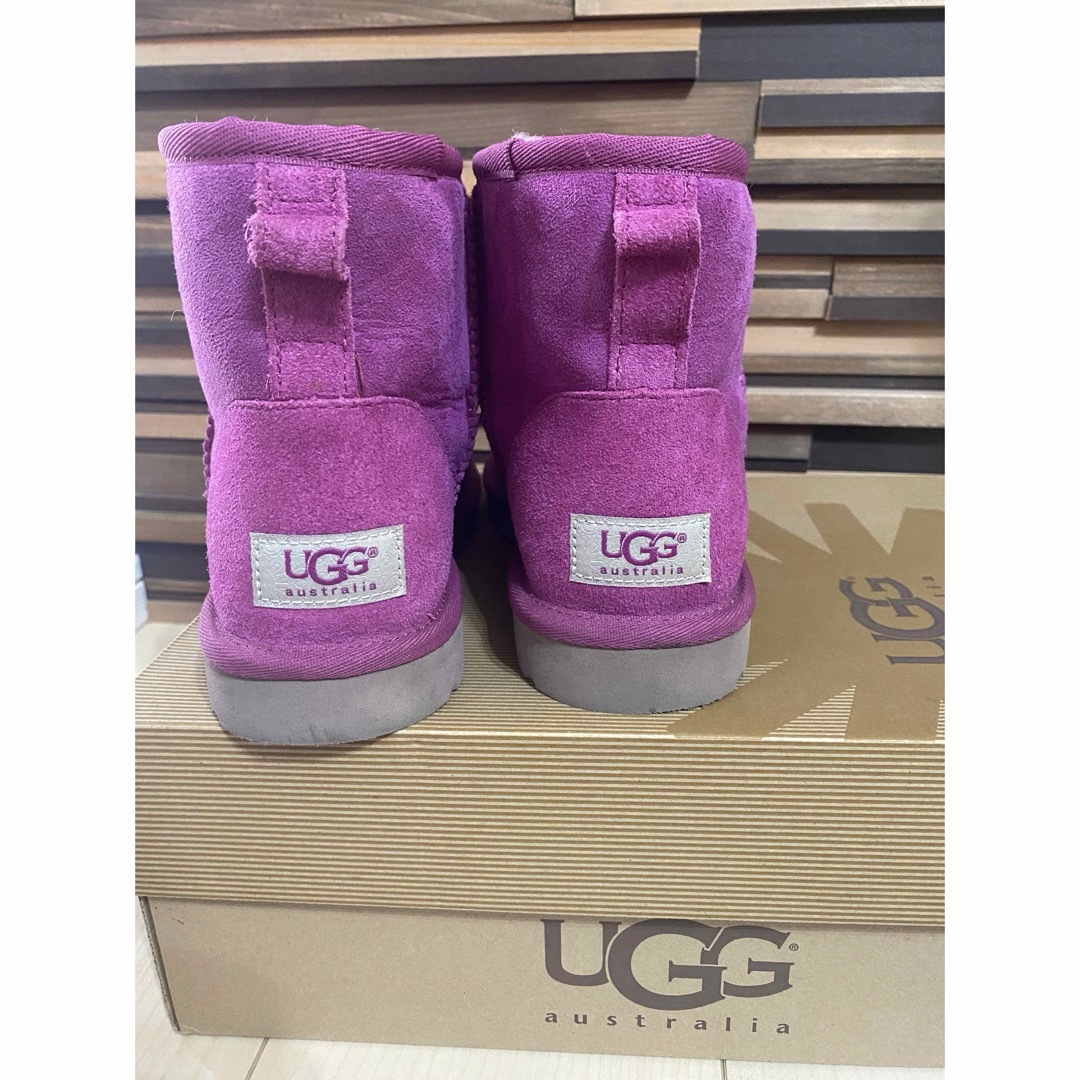 UGG(アグ)の美品‼︎UGG クラシックミニ ブーツ　人気カラー レディースの靴/シューズ(ブーツ)の商品写真