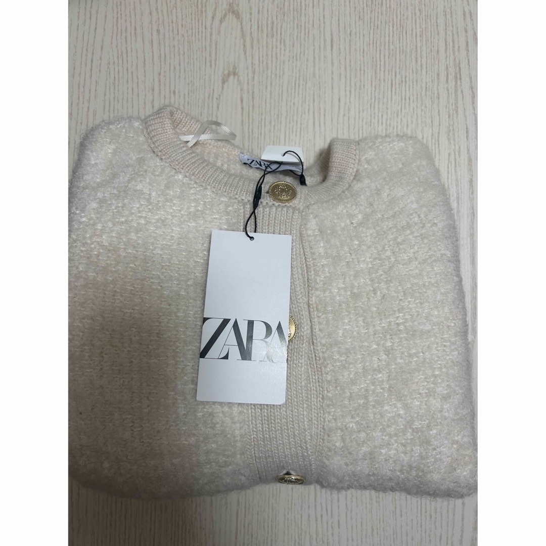 ZARA(ザラ)の完売品 ZARAブークレニットカーディガン Lサイズ 新品未使用 レディースのトップス(カーディガン)の商品写真