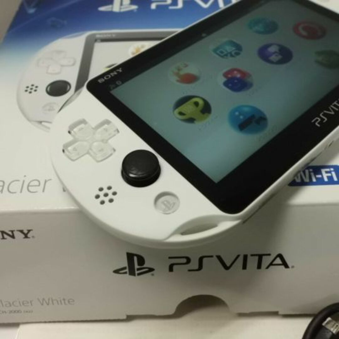 PlayStation Vita(プレイステーションヴィータ)のPSVITA PCH-2000 Glacier White エンタメ/ホビーのゲームソフト/ゲーム機本体(携帯用ゲーム機本体)の商品写真