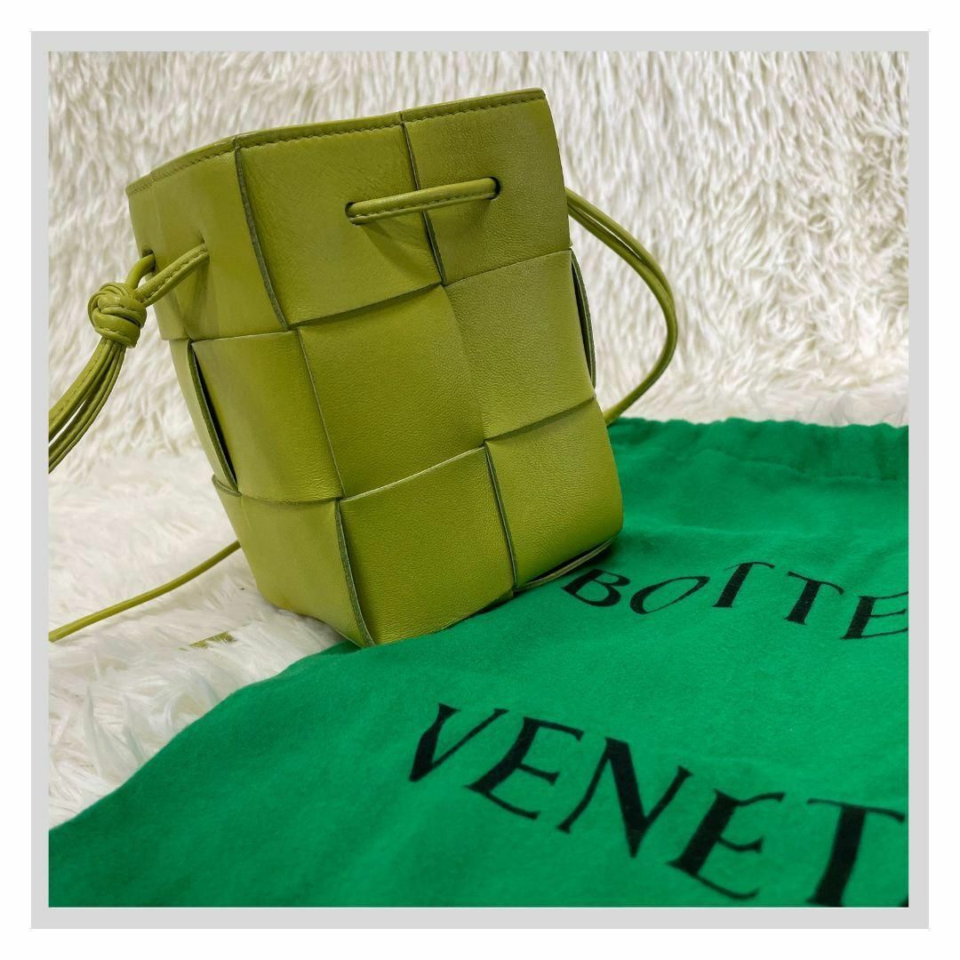 Bottega Veneta(ボッテガヴェネタ)のボッテガヴェネタ カセット　ミニ　バケット　クロスボディ ショルダー イエロー レディースのバッグ(ショルダーバッグ)の商品写真