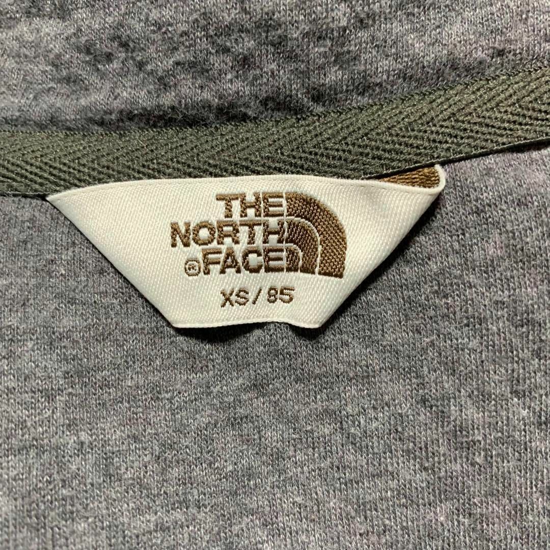 THE NORTH FACE(ザノースフェイス)の【人気】ノースフェイス　パーカー　グレー　腕チャック付き　メンズXS メンズのトップス(パーカー)の商品写真