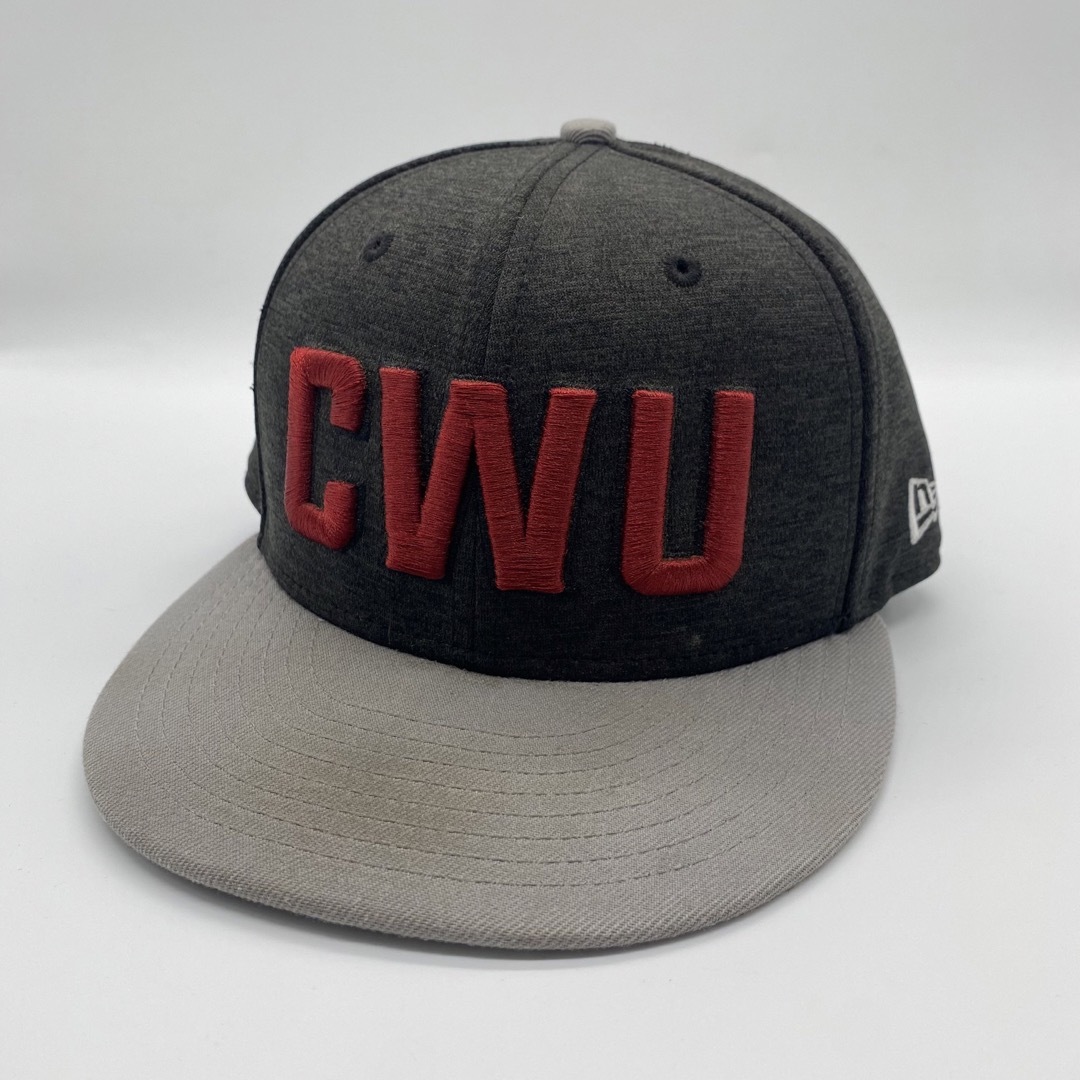 NEW ERA(ニューエラー)のNEWERA　ニューエラ　CWU　刺繍ワッペンロゴ　2トーンカラーキャップ メンズの帽子(キャップ)の商品写真