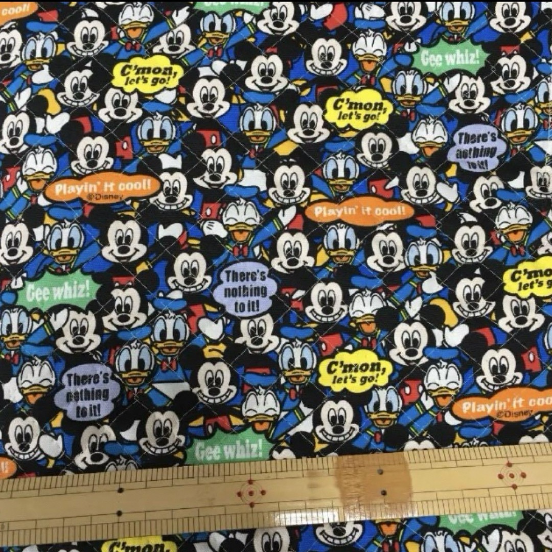 Disney(ディズニー)のミッキー＆ドナルド フェイス柄 キルティング 生地 ハギレ 75cm ハンドメイドの素材/材料(生地/糸)の商品写真
