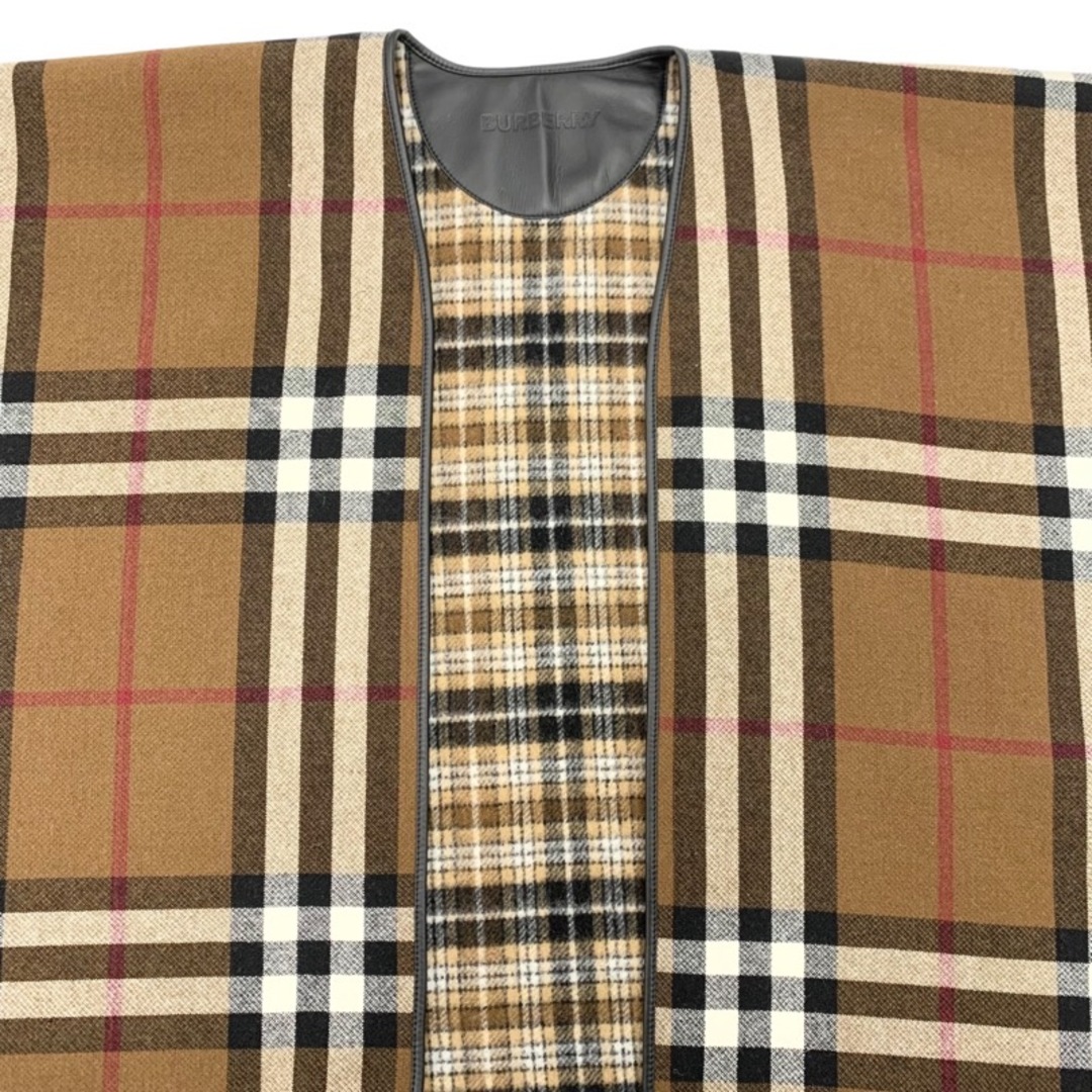 BURBERRY(バーバリー)の未使用 バーバリー BURBERRY アウター ケープ ポンチョ チェック リバーシブル ウール ブラウン系 レディースのジャケット/アウター(ポンチョ)の商品写真