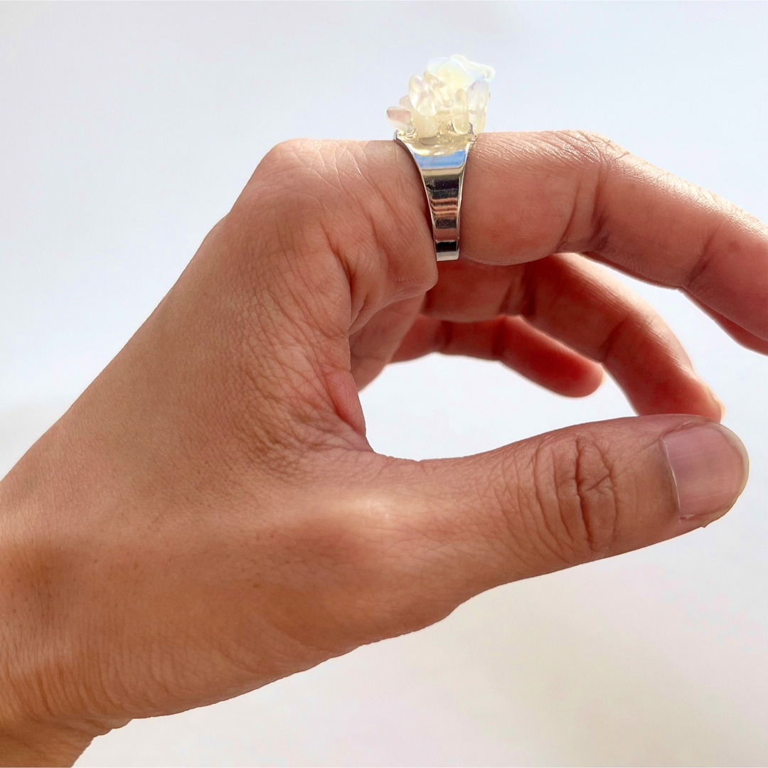 TOMORROWLAND(トゥモローランド)のリング シルバー メタル ホワイト オパール さざれ フリーリング 指輪 レディースのアクセサリー(リング(指輪))の商品写真