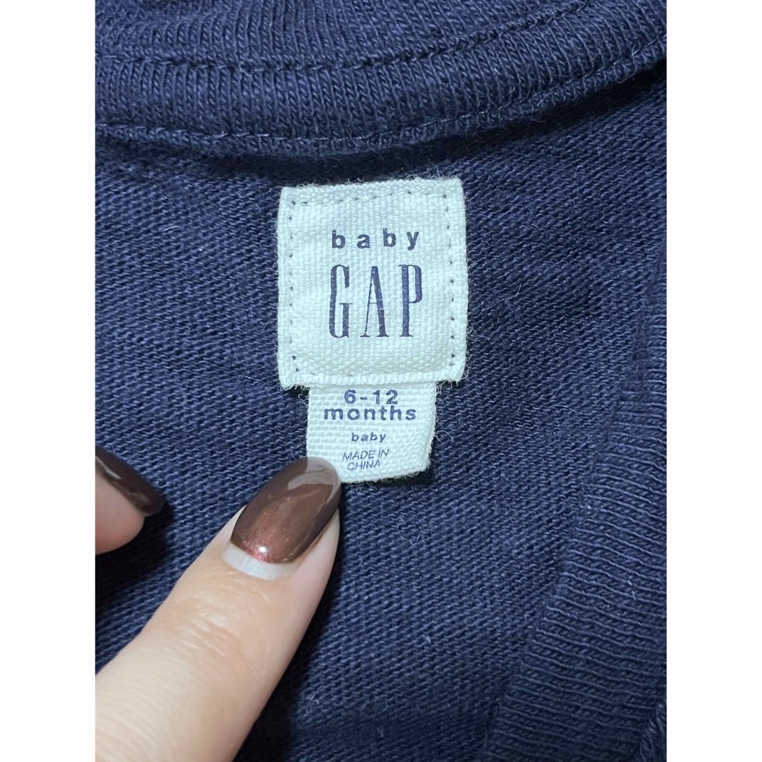 babyGAP(ベビーギャップ)の70  GAPカーディガン　紺色 キッズ/ベビー/マタニティのベビー服(~85cm)(カーディガン/ボレロ)の商品写真