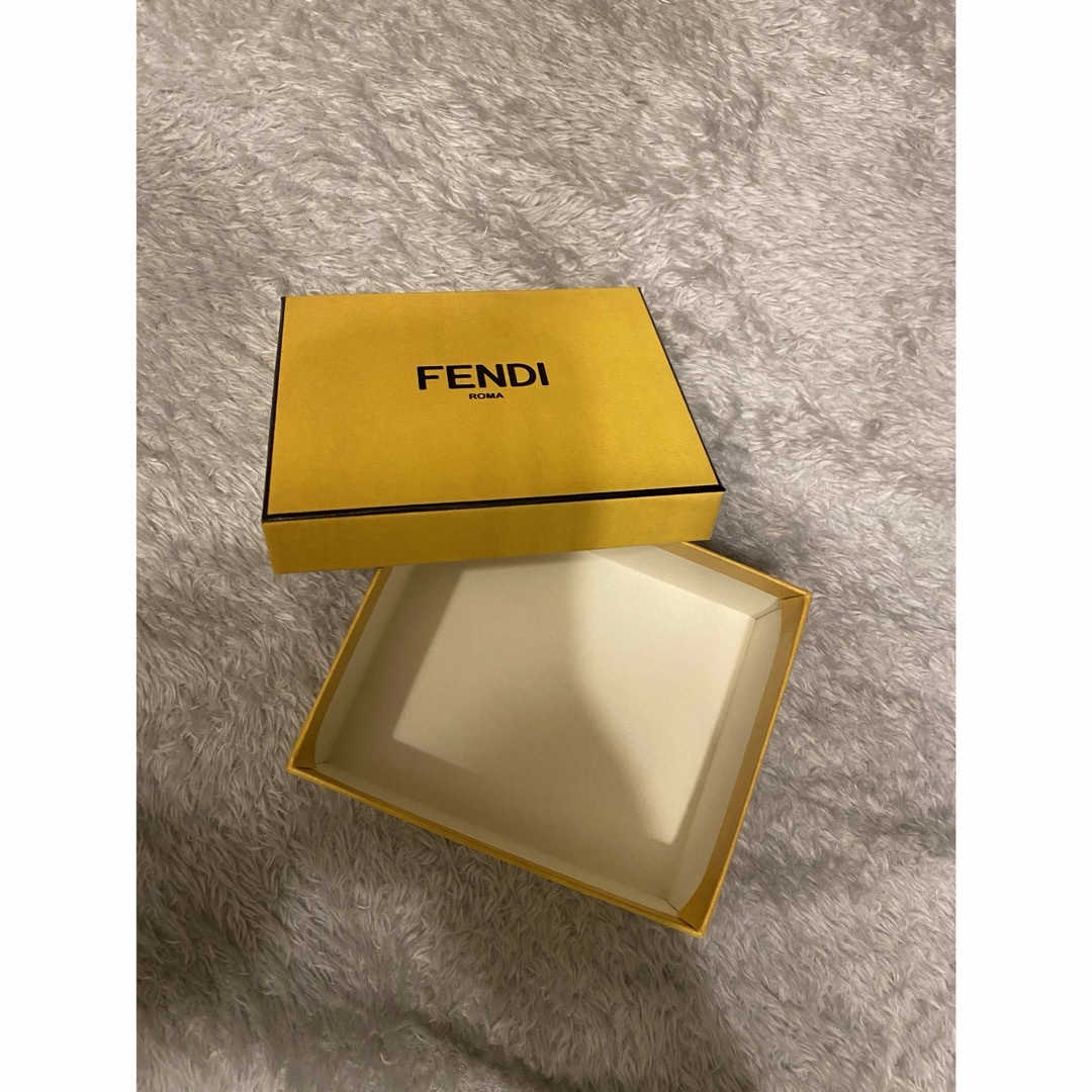 FENDI(フェンディ)のFENDI フェンディ　紙袋　箱 レディースのバッグ(ショップ袋)の商品写真