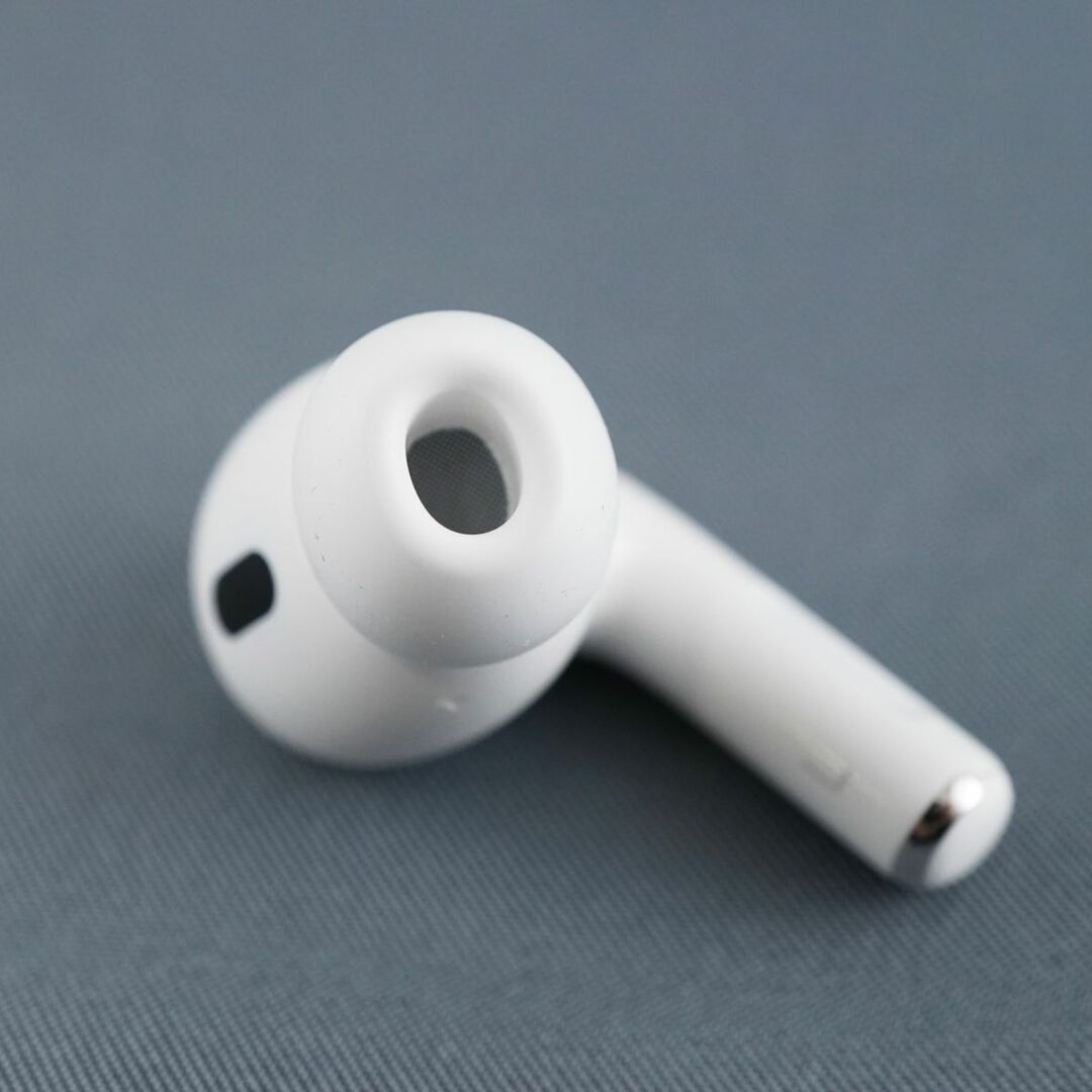 Apple(アップル)のApple AirPods Pro 第二世代 左イヤホンのみ USED美品 エアーポッズ プロ L 片耳 左耳 A2699 MQD83J/A Lightning 完動品 V0023 スマホ/家電/カメラのオーディオ機器(ヘッドフォン/イヤフォン)の商品写真