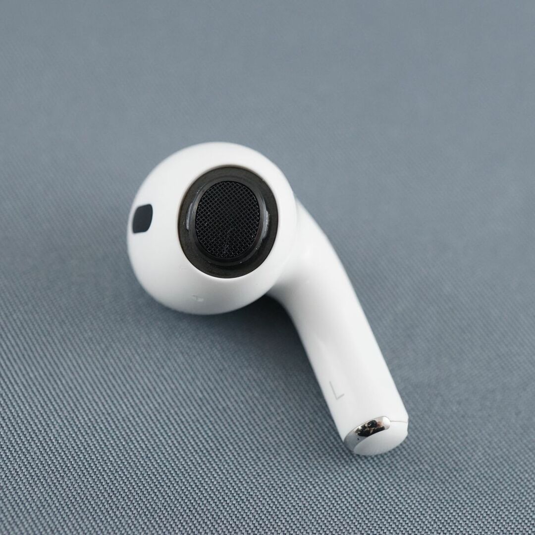 Apple(アップル)のApple AirPods Pro 第二世代 左イヤホンのみ USED美品 エアーポッズ プロ L 片耳 左耳 A2699 MQD83J/A Lightning 完動品 V0023 スマホ/家電/カメラのオーディオ機器(ヘッドフォン/イヤフォン)の商品写真