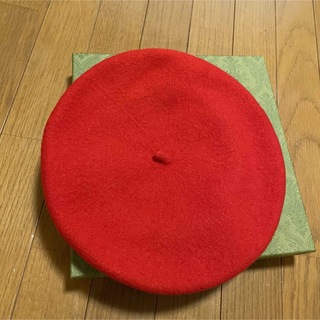 グッチ(Gucci)の⚫︎GUCCIグッチ22aw赤フェルトベレー帽(ハンチング/ベレー帽)
