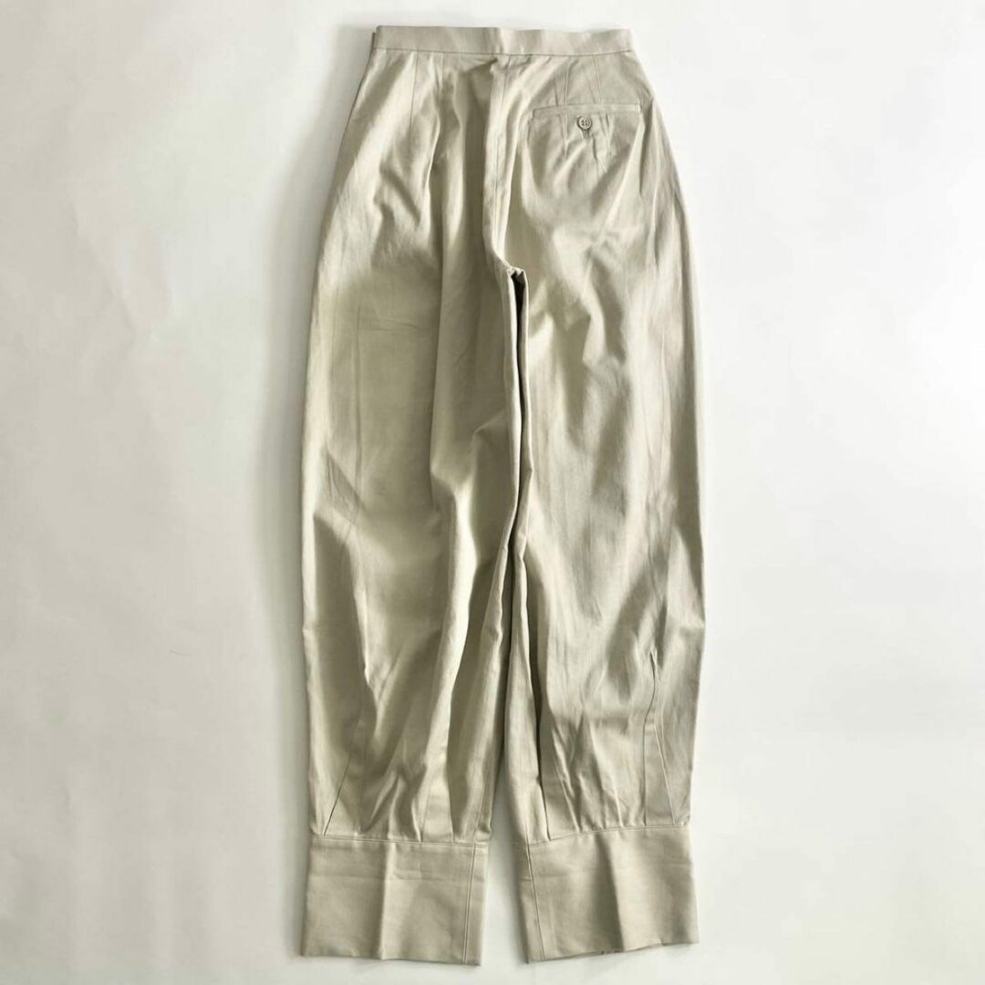 ISSEY MIYAKE(イッセイミヤケ)の54j8 ISSEY MIYAKE イッセイミヤケ 一筆タグ 2タックパンツ Mサイズ W62cm ベージュ レディース ボトムス 日本製 MADE IN JAPAN レディースのパンツ(カジュアルパンツ)の商品写真