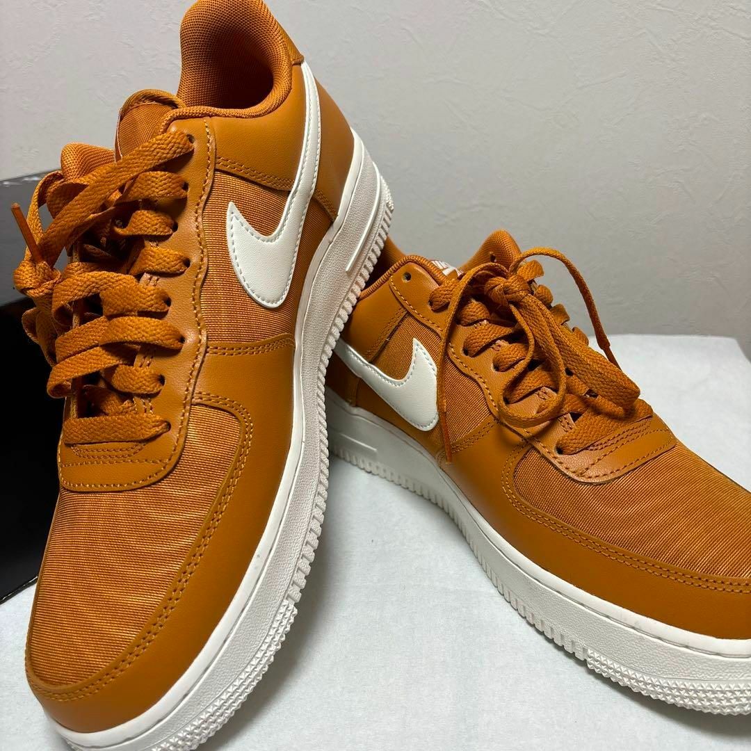 NIKE(ナイキ)のナイキ　エア　フォース　1 '07 LV8 NOS FB2048-800 橙　靴 メンズの靴/シューズ(スニーカー)の商品写真