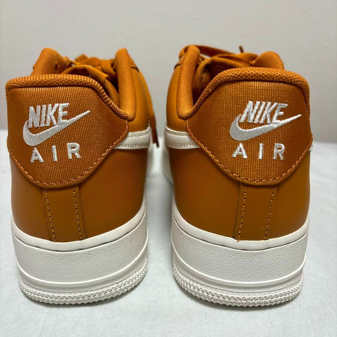 NIKE(ナイキ)のナイキ　エア　フォース　1 '07 LV8 NOS FB2048-800 橙　靴 メンズの靴/シューズ(スニーカー)の商品写真