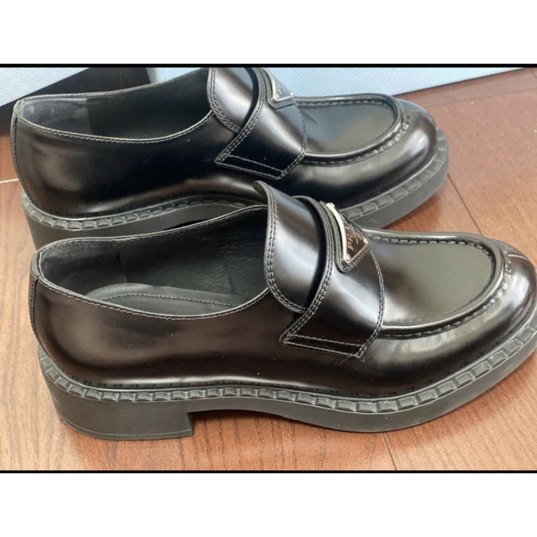 PRADA(プラダ)のプラダローファー　チョコレートブラッシュドレザーローファー　37 レディースの靴/シューズ(ローファー/革靴)の商品写真