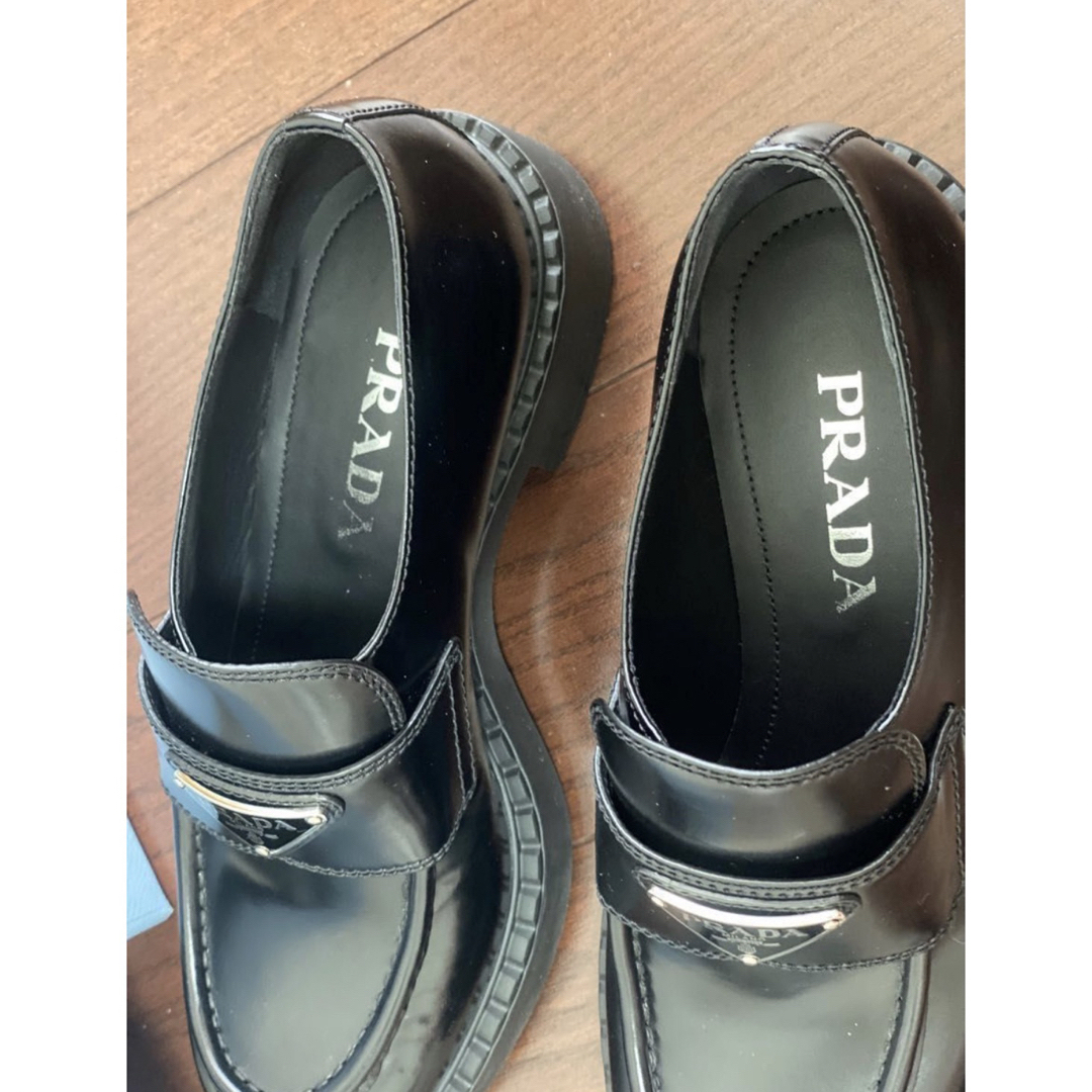 PRADA(プラダ)のプラダローファー　チョコレートブラッシュドレザーローファー　37 レディースの靴/シューズ(ローファー/革靴)の商品写真