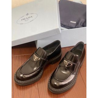 プラダ(PRADA)のプラダローファー　チョコレートブラッシュドレザーローファー　37(ローファー/革靴)