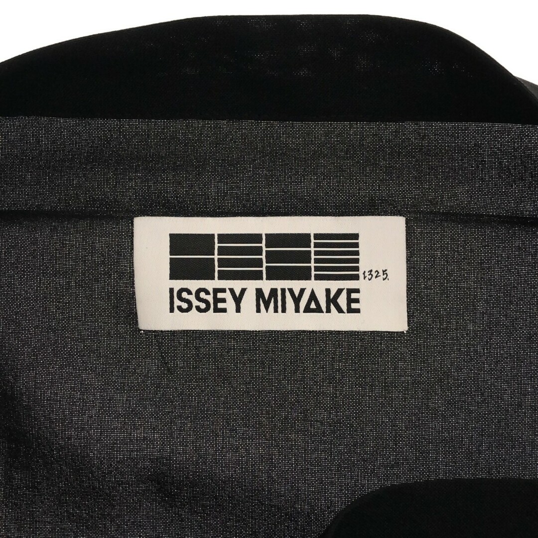 ISSEY MIYAKE(イッセイミヤケ)の132.5 ISSEY MIYAKE 132.5イッセイミヤケ 17SS ノースリーブスクエアトップス ブラック 2 レディースのトップス(その他)の商品写真