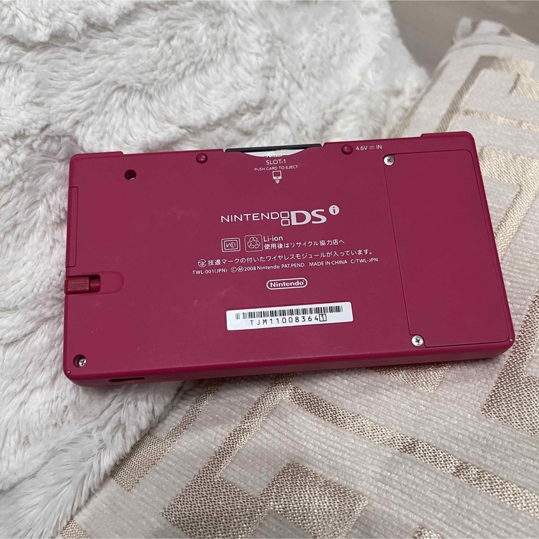 ニンテンドーDS(ニンテンドーDS)のNintendo DSi ピンク　本体　ポケモン　ホワイト　セット エンタメ/ホビーのゲームソフト/ゲーム機本体(携帯用ゲーム機本体)の商品写真