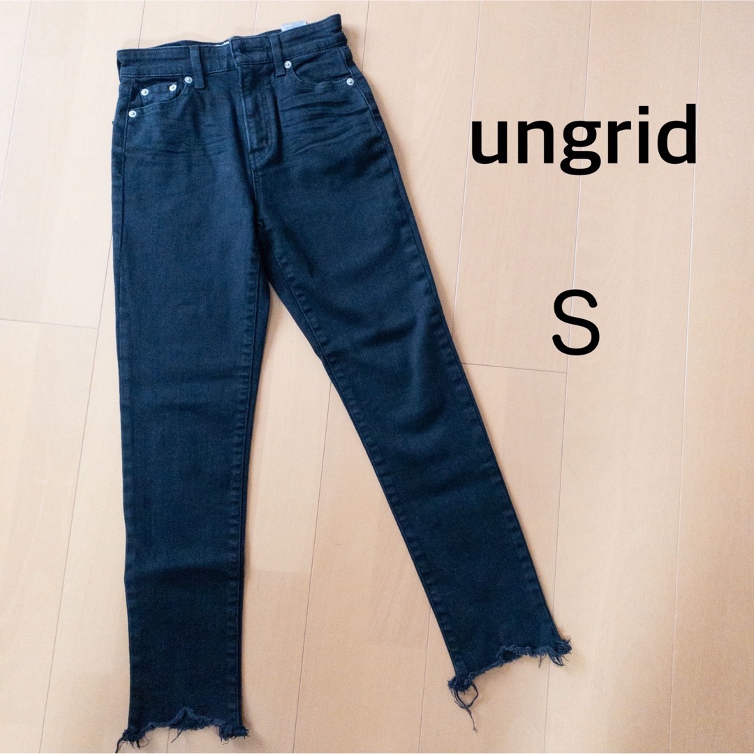 Ungrid(アングリッド)のungrid 黒ジーンズ 日本製 切りっぱなし 23（S）コットン レディースのパンツ(デニム/ジーンズ)の商品写真