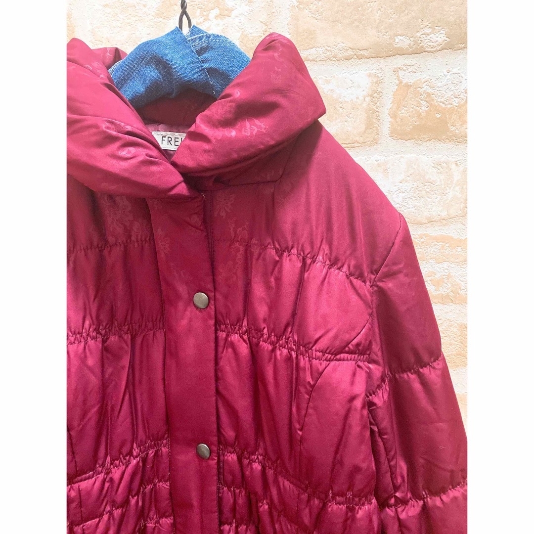 中綿コート(花柄、ワインレッド)軽量  レディースのジャケット/アウター(ダウンコート)の商品写真