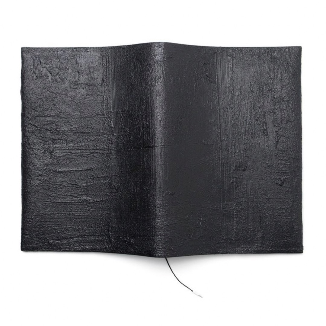 カガリユウスケ ハードブックカバー ブラック ハンドメイドの文具/ステーショナリー(ブックカバー)の商品写真