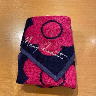 マリークワント(MARY QUANT)のマリークワントタオルハンカチネイビー×ピンク(ハンカチ)