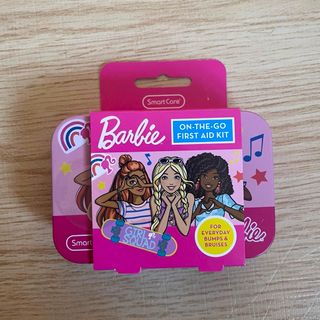 バービー　Barbie 可愛い缶ケース　海外製　絆創膏バンドエイド救急セット(その他)