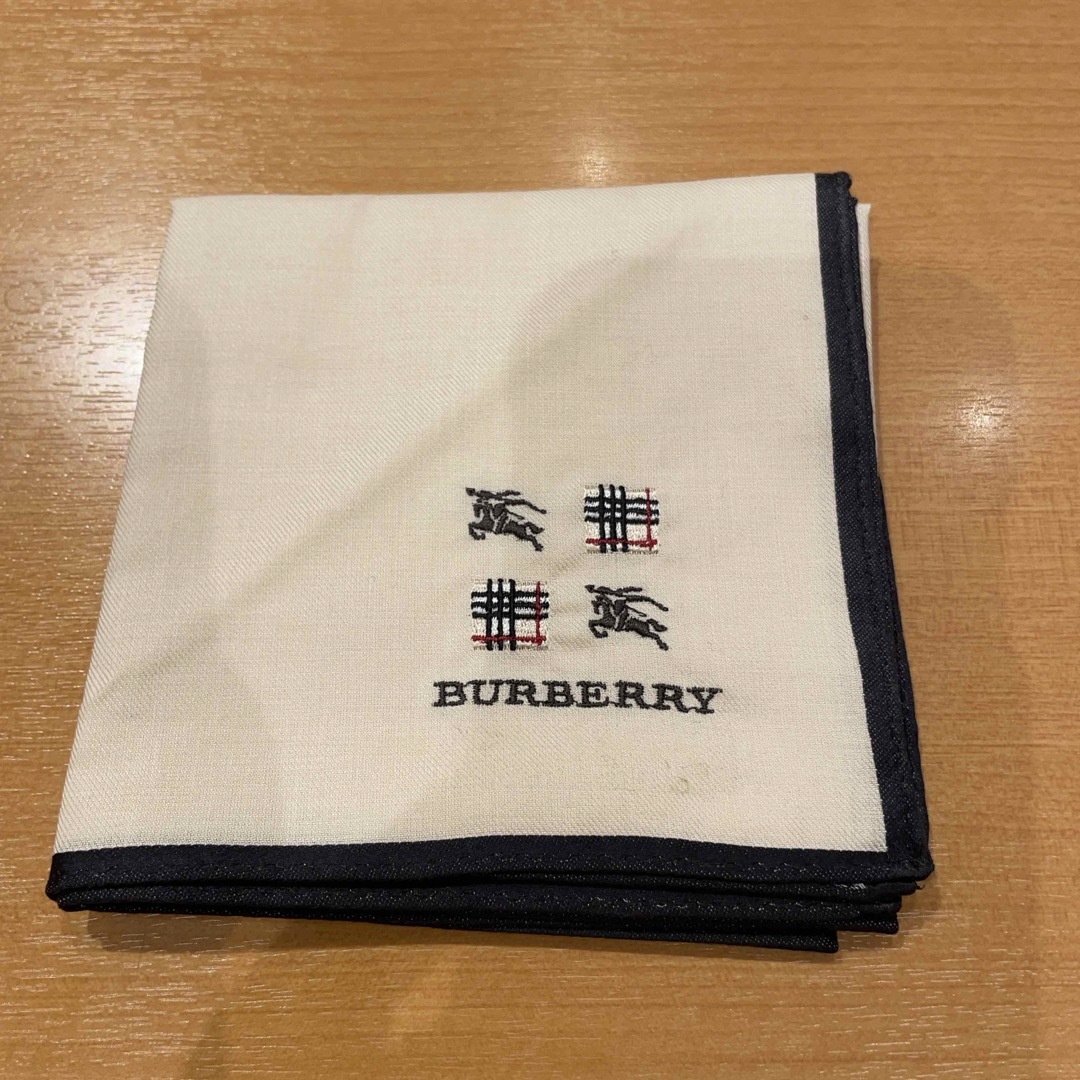 BURBERRY(バーバリー)のバーバリーハンカチベージュ刺繍 レディースのファッション小物(ハンカチ)の商品写真