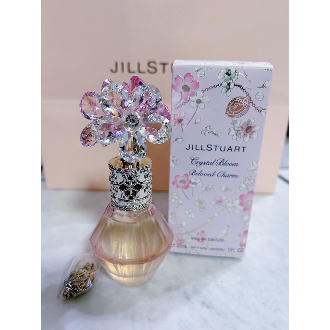 JILLSTUART(ジルスチュアート)の新品未使用 ジルスチュアート 香水 30mL コスメ/美容の香水(香水(女性用))の商品写真