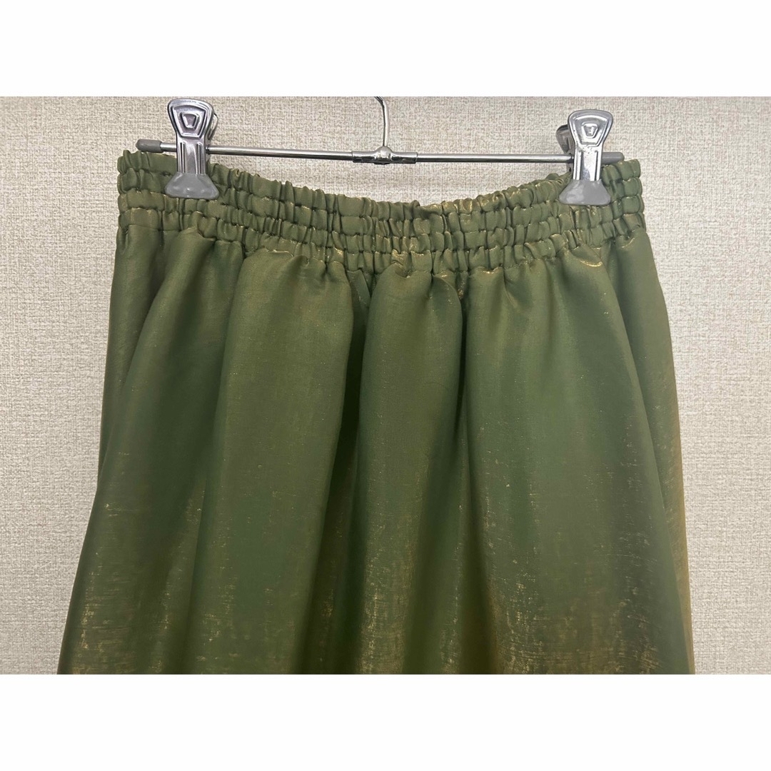 タグ付き シャイニー ティアードスカート ラメ グリーン メタリック フリル レディースのスカート(ロングスカート)の商品写真
