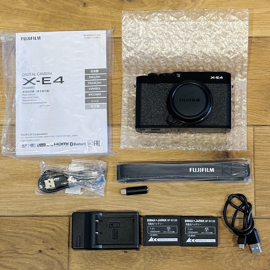 富士フイルム(フジフイルム)のFUJIFILM X-E4 ブラック スマホ/家電/カメラのカメラ(ミラーレス一眼)の商品写真