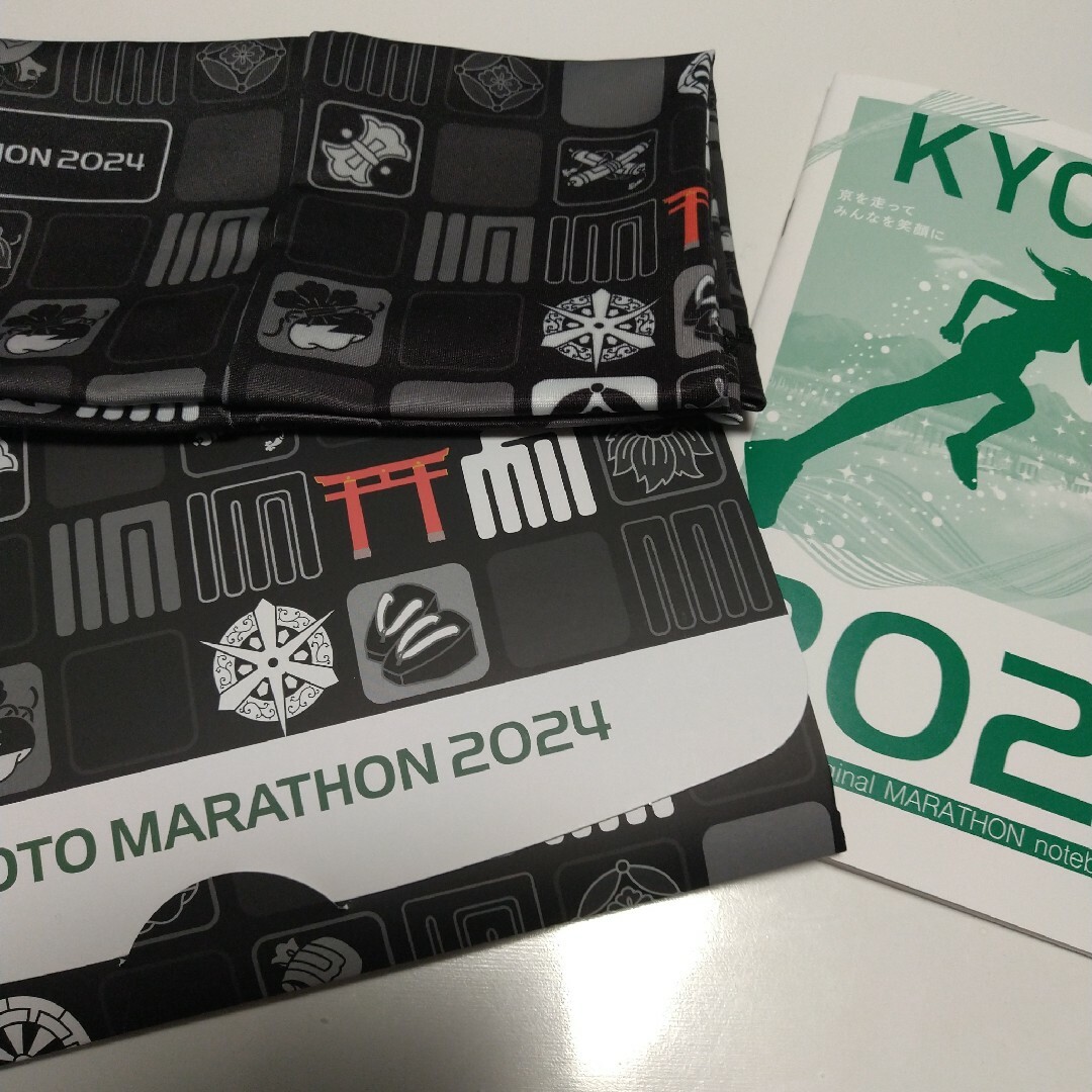 京都マラソン2024　ネックゲイター　おまけ付き チケットのスポーツ(ランニング/ジョギング)の商品写真