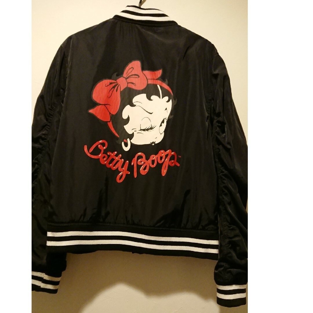 Betty Boop(ベティブープ)のベティちゃんブルゾン レディースのジャケット/アウター(ブルゾン)の商品写真