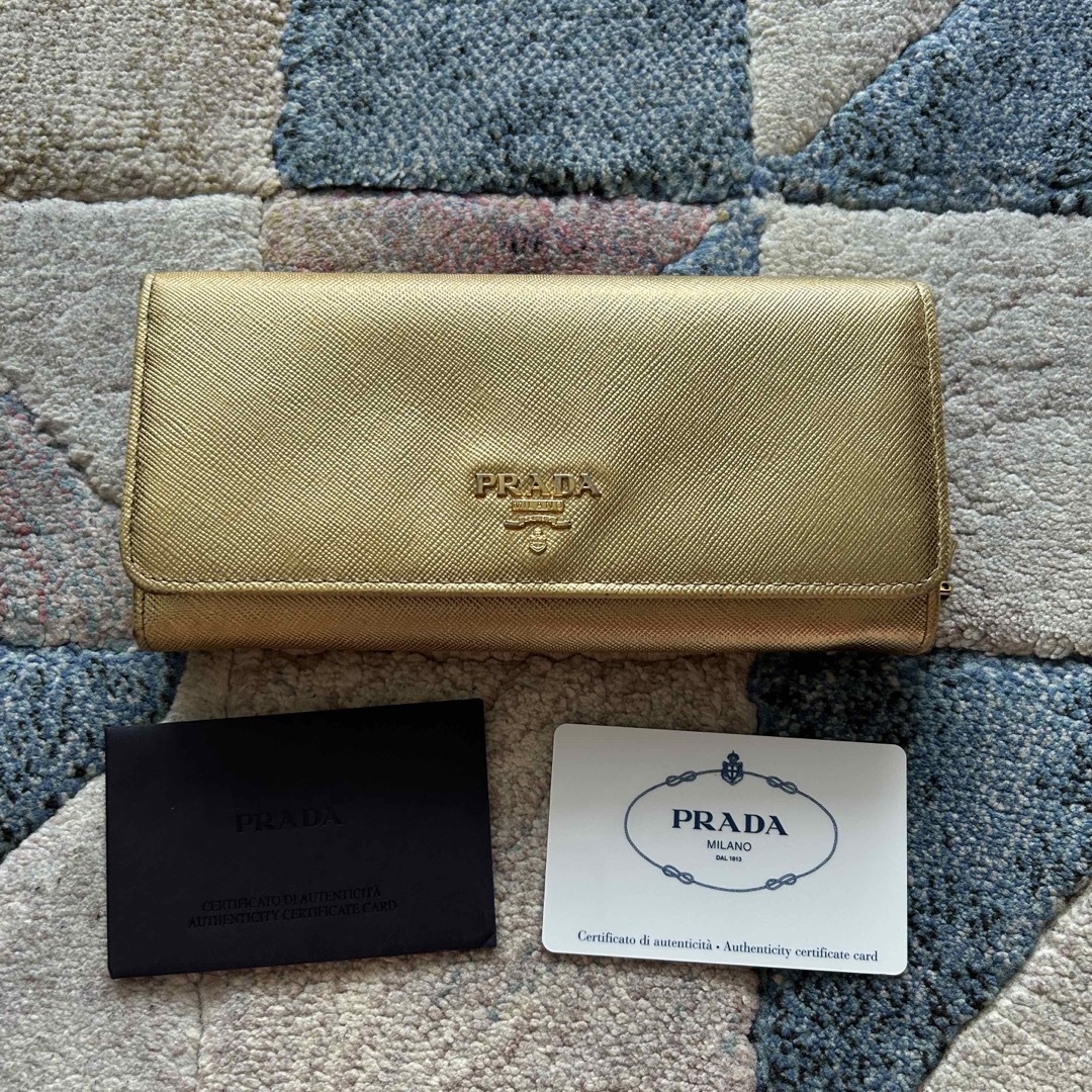 PRADA(プラダ)のPRADA SAFFIANOMETAL  PLATINO 1M1349 財布 レディースのファッション小物(財布)の商品写真