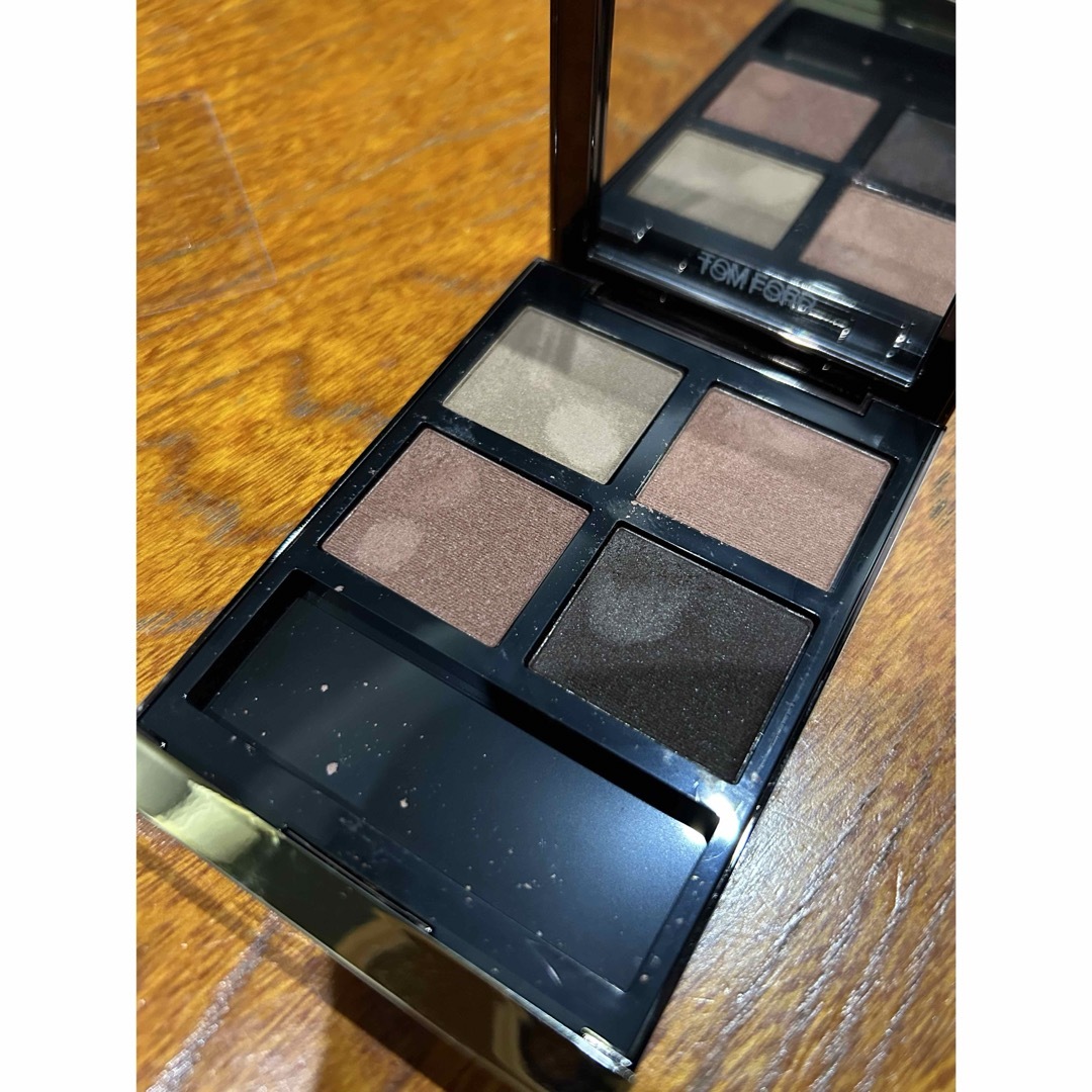 TOM FORD BEAUTY(トムフォードビューティ)のトムフォード　アイカラークォード　スモーキークォーツ コスメ/美容のベースメイク/化粧品(アイシャドウ)の商品写真