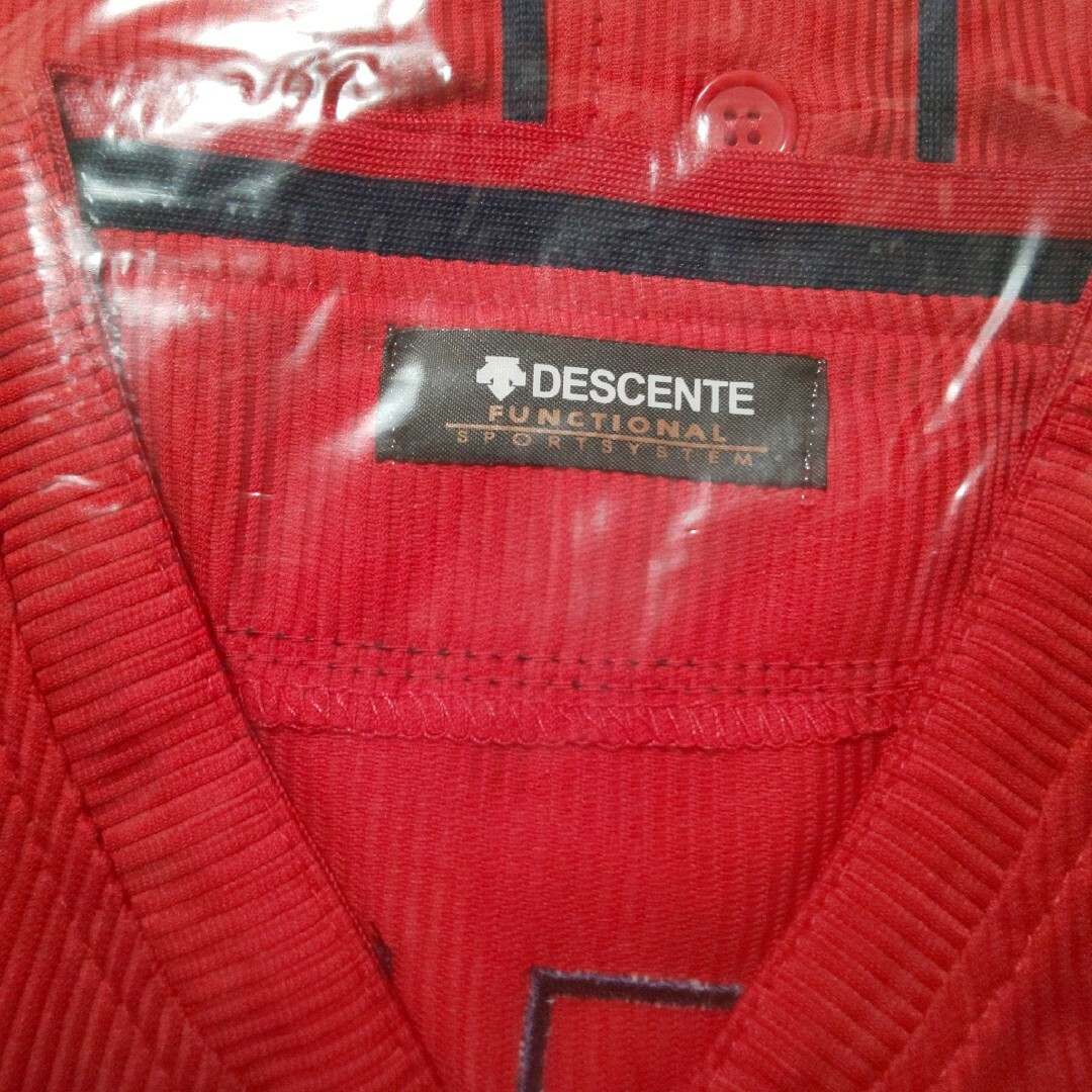 DESCENTE(デサント)のカープユニフォームハイクオリティー鈴木誠也選手（ビジターOサイズ）！完売品！ スポーツ/アウトドアの野球(ウェア)の商品写真