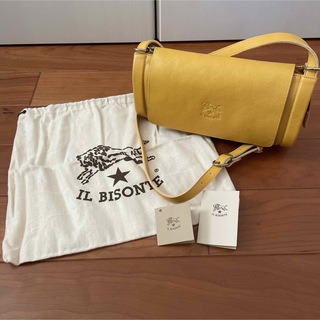 イルビゾンテ(IL BISONTE)の【新品、未使用】イルビゾンテ　ショルダーバッグ　イエロー　フラップ　筒形(ショルダーバッグ)