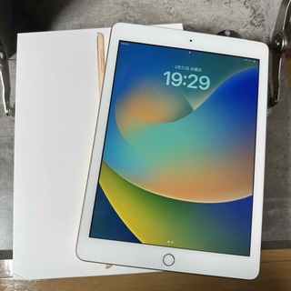 アイパッド(iPad)のiPad 第5世代 128GB セルラーモデル　SIMフリー(タブレット)