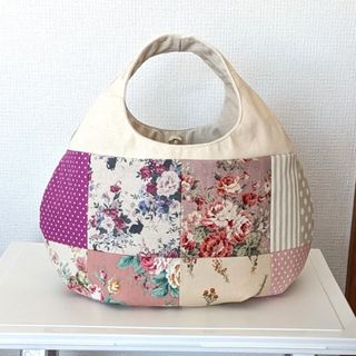 ピンクローズ　花柄　ドット　パッチワーク　丸底　ころりんバッグ　ハンドメイド(バッグ)