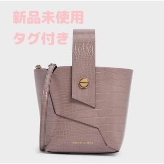 チャールズアンドキース(Charles and Keith)のCHARLES&KEITH クロックエフェクトリスレットハンドル バケツバッグ(ショルダーバッグ)