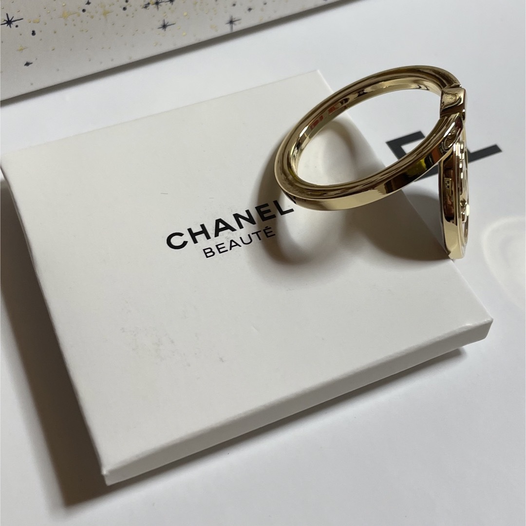 CHANEL(シャネル)のCHANEL ゴールド スマホリング 1個 スマホ/家電/カメラのスマホアクセサリー(その他)の商品写真