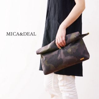 マイカアンドディール(MICA&DEAL)の【美品】MICA&DEAL カモフラージュ クラッチバッグ(クラッチバッグ)