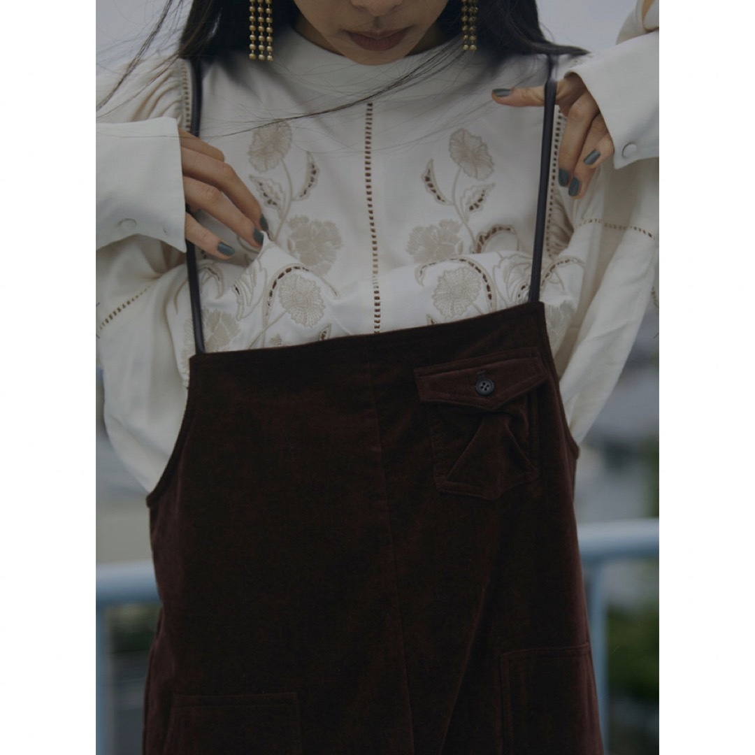 Ameri VINTAGE(アメリヴィンテージ)のAMERI LADY EMBROIDERY PUFF BLOUSE アイボリー レディースのトップス(シャツ/ブラウス(長袖/七分))の商品写真