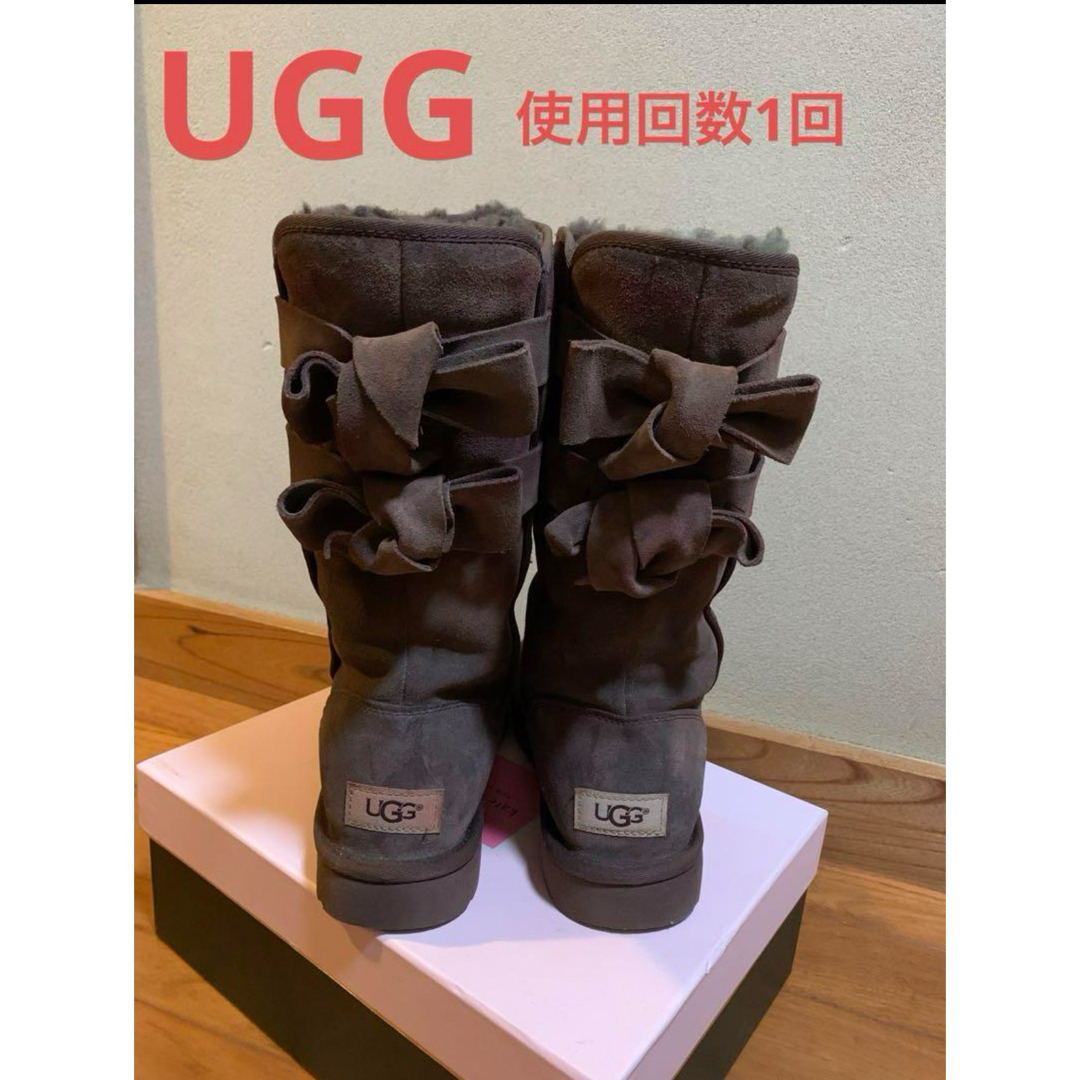 UGG AUSTRALIA(アグオーストラリア)の使用回数一回　UGGリボンブーツ レディースの靴/シューズ(ブーツ)の商品写真