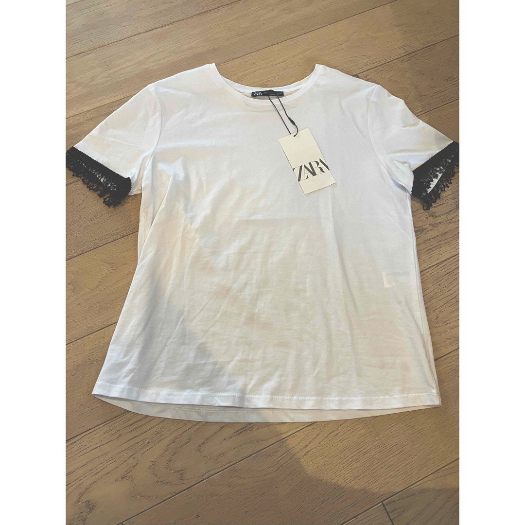 ZARA(ザラ)の新品　zara ザラ　デコラティブ　ビーズ　トリムスリーブ　Tシャツ　ビジュー レディースのトップス(Tシャツ(半袖/袖なし))の商品写真