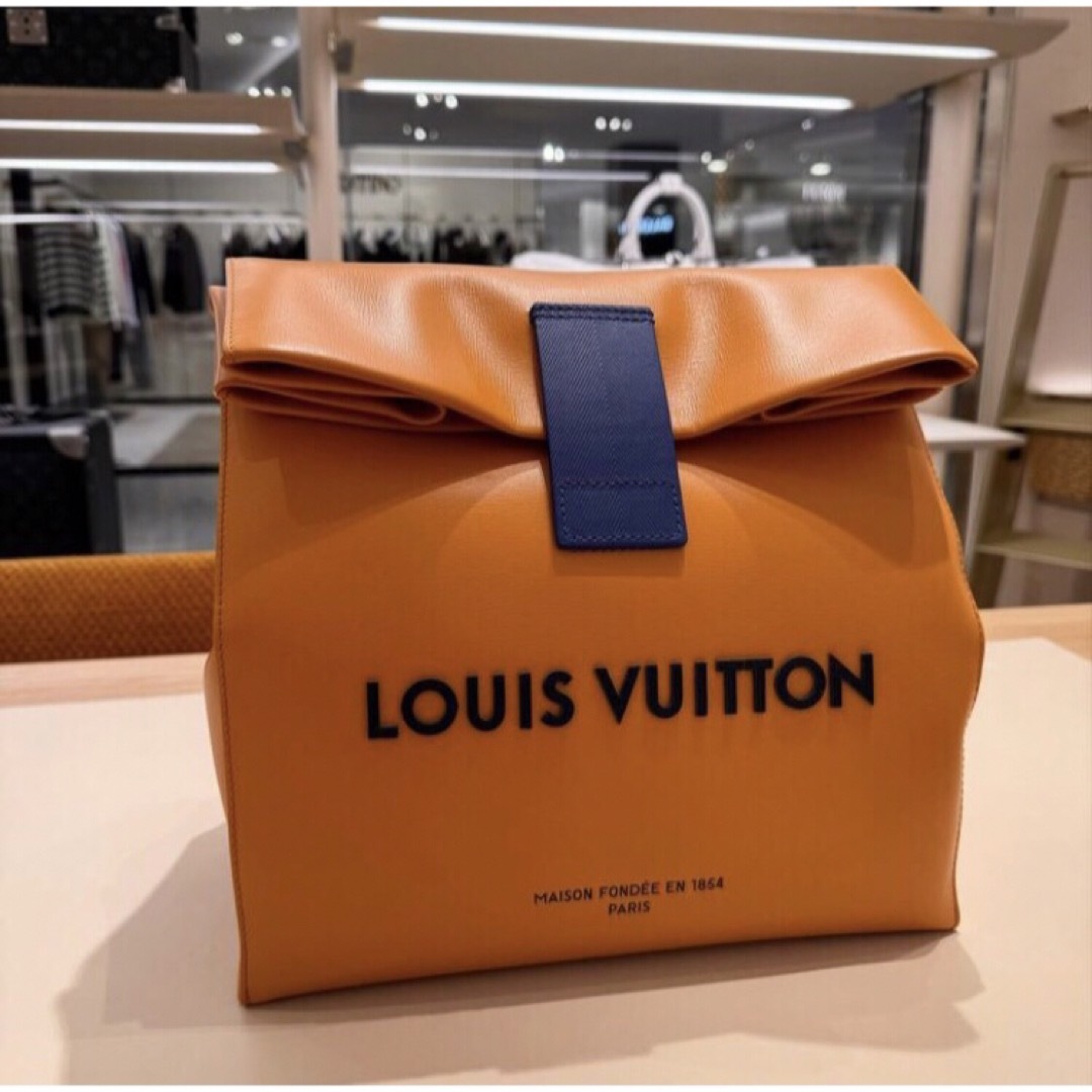 LOUIS VUITTON(ルイヴィトン)のルイヴィトン pharrell サンドウィッチバッグ　カニエ　kanye 村上隆 メンズのバッグ(ボディーバッグ)の商品写真